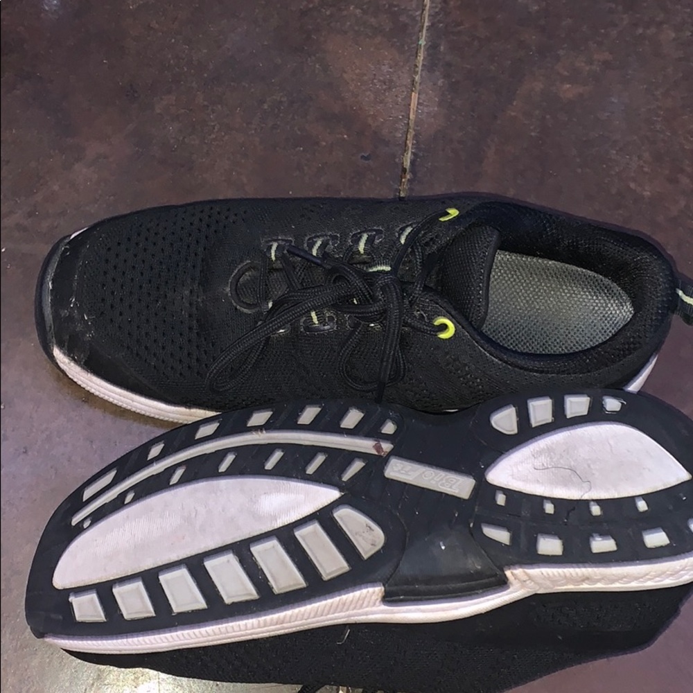 shoes - Picture 3 of 3